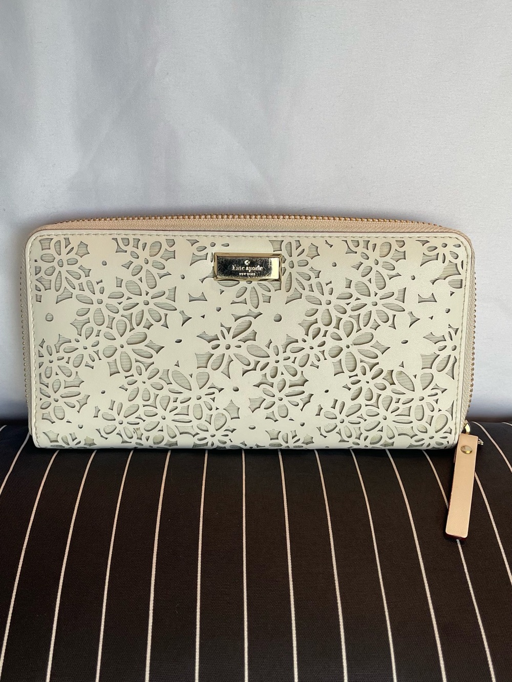 kate spade Cream Laser-Cut Floral Zip Around Wallet Like New